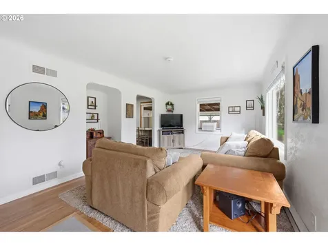 2537 Wood Avenue Eugene OR 97402