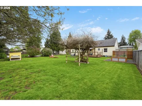 2537 Wood Avenue Eugene OR 97402