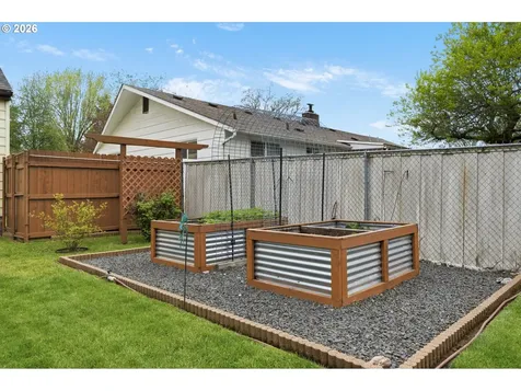 2537 Wood Avenue Eugene OR 97402