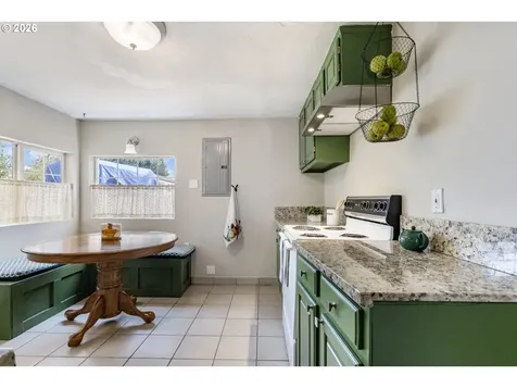 9221 SE Gladstone Street Portland OR 97266