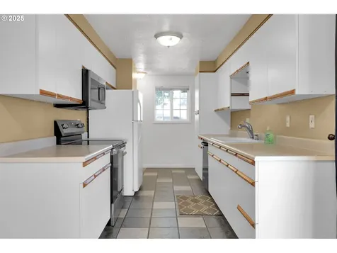 1523 W Fairview Drive Springfield OR 97477