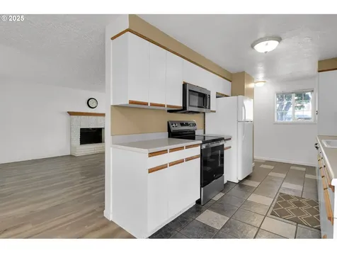 1523 W Fairview Drive Springfield OR 97477