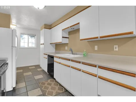 1523 W Fairview Drive Springfield OR 97477