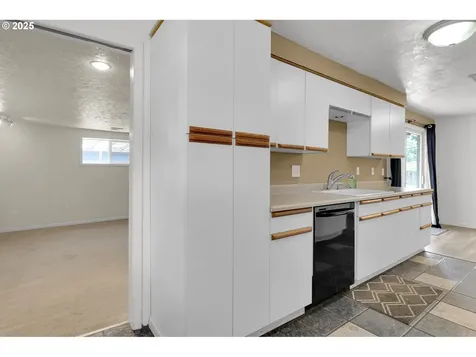 1523 W Fairview Drive Springfield OR 97477