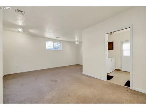 1523 W Fairview Drive Springfield OR 97477