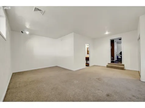 1523 W Fairview Drive Springfield OR 97477