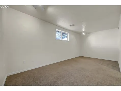 1523 W Fairview Drive Springfield OR 97477