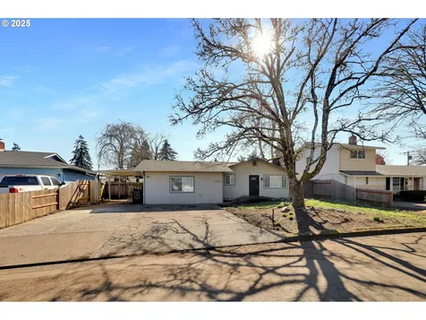 1523 W Fairview Drive Springfield OR 97477