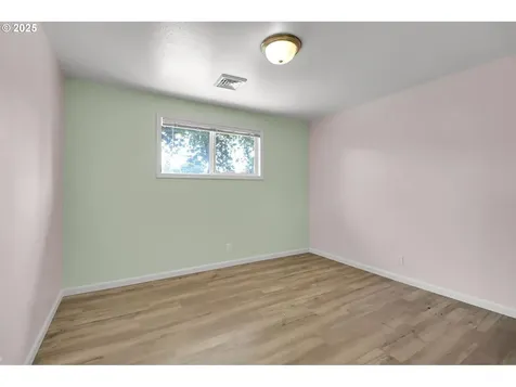 1523 W Fairview Drive Springfield OR 97477