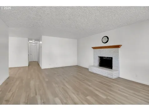 1523 W Fairview Drive Springfield OR 97477