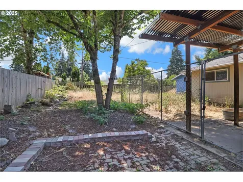 1523 W Fairview Drive Springfield OR 97477