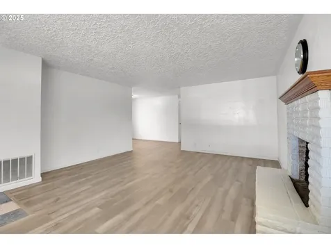 1523 W Fairview Drive Springfield OR 97477