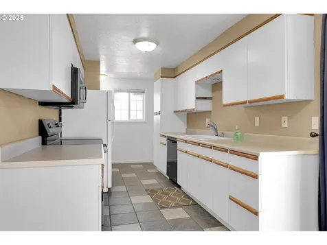 1523 W Fairview Drive Springfield OR 97477