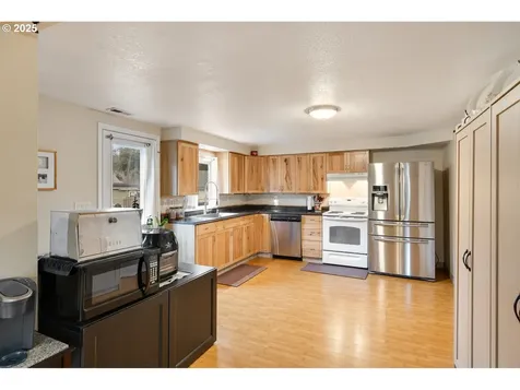 204 Alki Road Vancouver WA 98663