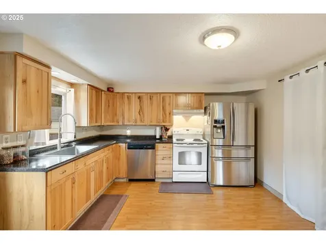 204 Alki Road Vancouver WA 98663