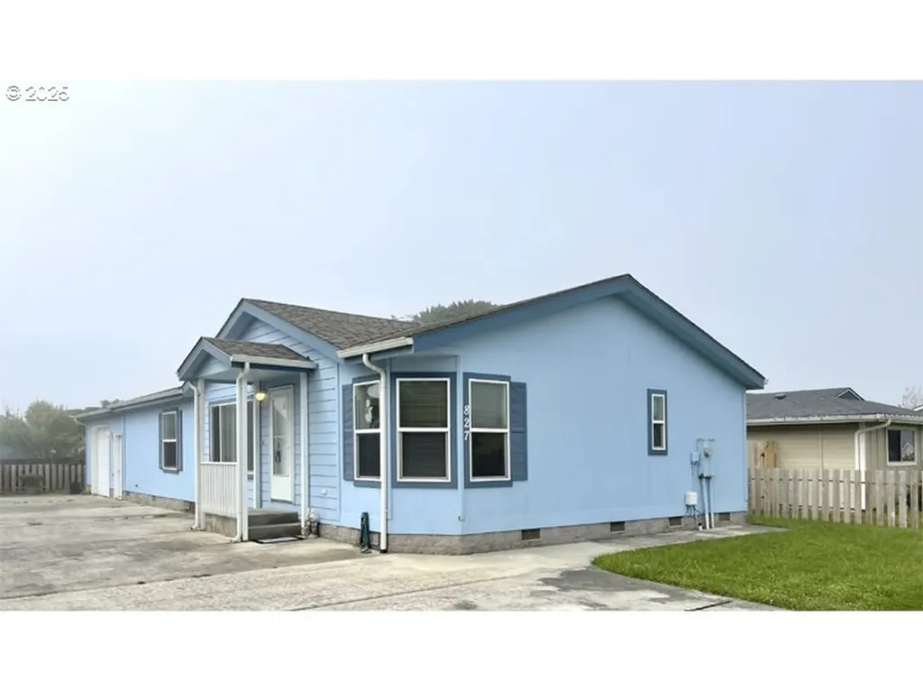 827 10th Street SW Bandon OR 97411
