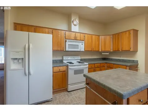 827 10th Street SW Bandon OR 97411