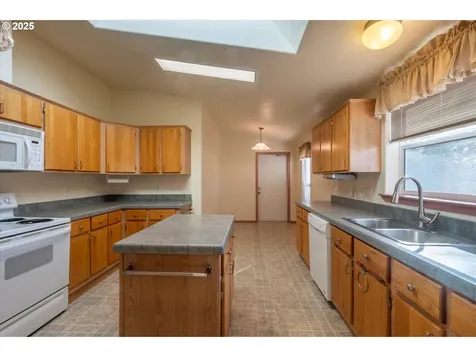 827 10th Street SW Bandon OR 97411