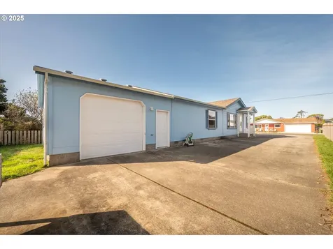 827 10th Street SW Bandon OR 97411