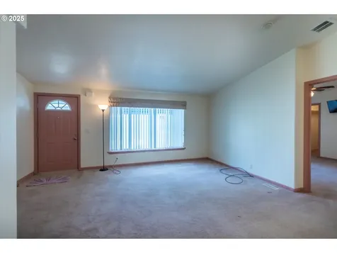 827 10th Street SW Bandon OR 97411