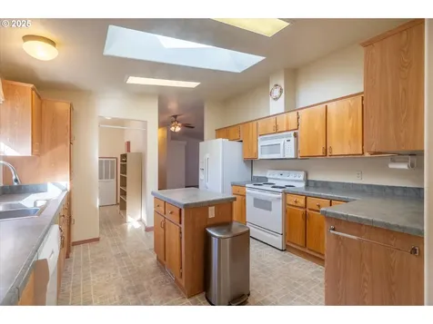 827 10th Street SW Bandon OR 97411