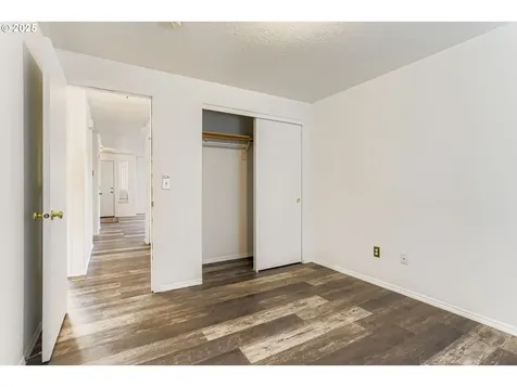 8838 SE Clinton Street Portland OR 97266
