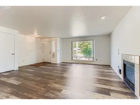 8838 SE Clinton Street Portland OR 97266