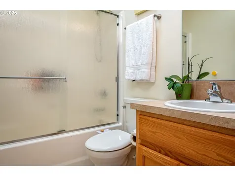 8211 SE 45th Avenue Portland OR 97206
