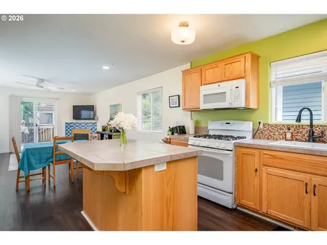 8211 SE 45th Avenue Portland OR 97206