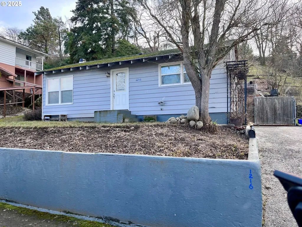 1216 E 17th Street The Dalles OR 97058