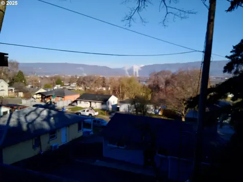 1216 E 17th Street The Dalles OR 97058