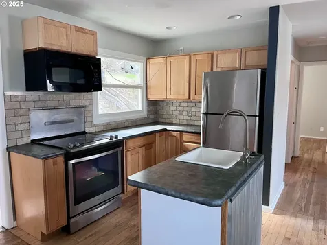 1216 E 17th Street The Dalles OR 97058
