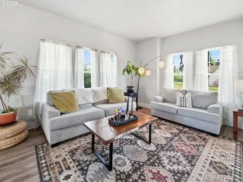 1310 Elm Street Junction City OR 97448