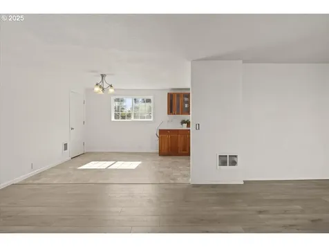 1207 Pleasant Street Springfield OR 97477