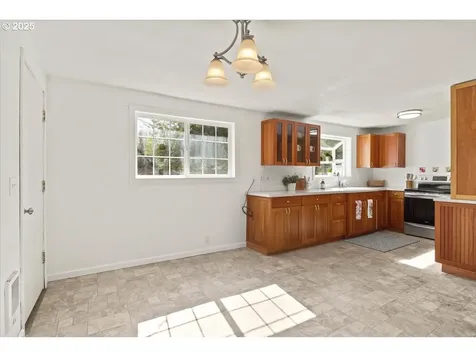 1207 Pleasant Street Springfield OR 97477