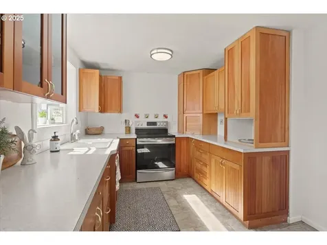 1207 Pleasant Street Springfield OR 97477