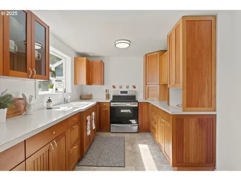1207 Pleasant Street Springfield OR 97477