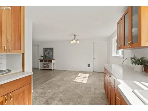 1207 Pleasant Street Springfield OR 97477