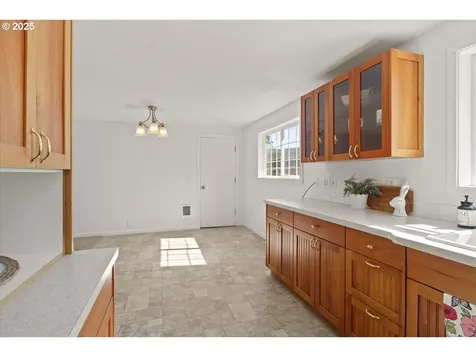 1207 Pleasant Street Springfield OR 97477