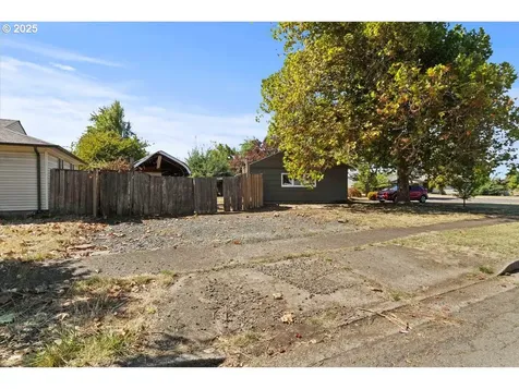 1207 Pleasant Street Springfield OR 97477