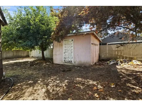 1207 Pleasant Street Springfield OR 97477
