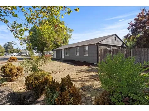 1207 Pleasant Street Springfield OR 97477