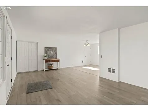 1207 Pleasant Street Springfield OR 97477