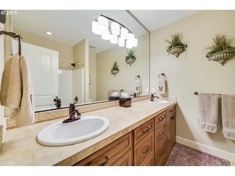 3614 NE Garfield Court Camas WA 98607
