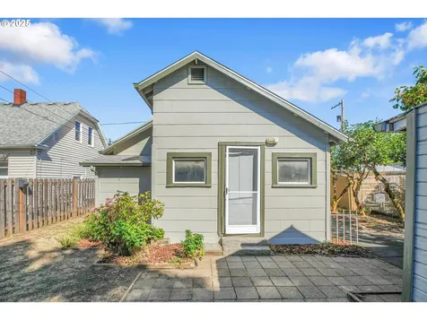 5913 SE 86th Avenue Portland OR 97266