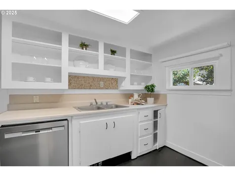 5913 SE 86th Avenue Portland OR 97266