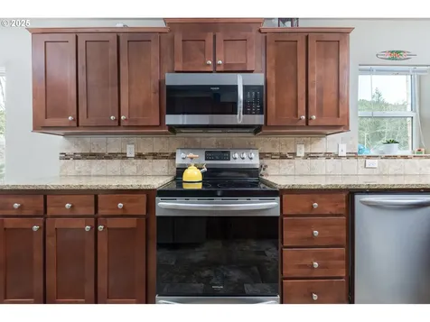 379 N Boulder Creek Drive Otis OR 97368