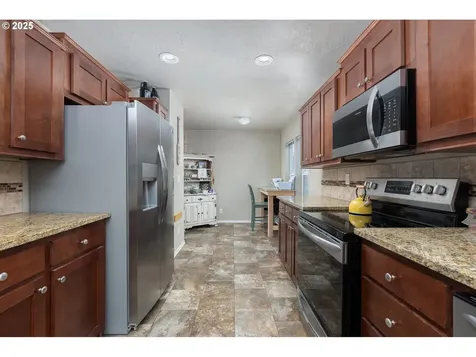 379 N Boulder Creek Drive Otis OR 97368