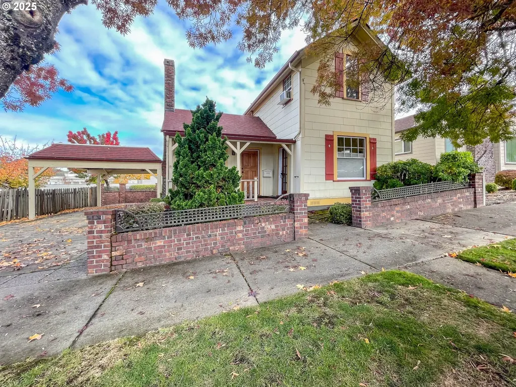 1118 SE Washington Avenue Roseburg OR 97470