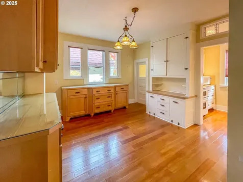 1118 SE Washington Avenue Roseburg OR 97470